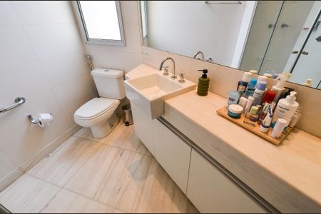 Apartamento à venda com 138m², 3 quartos e 3 vagas Apartamento à venda com 138m², 3 quartos e 3 vagasBanheiro Suíte