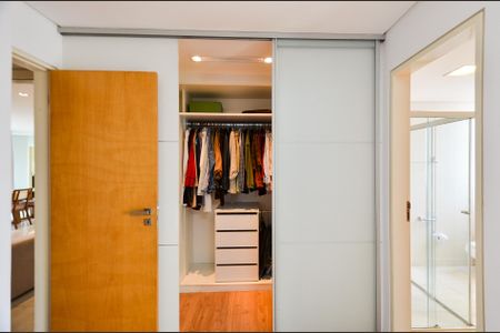 Apartamento à venda com 138m², 3 quartos e 3 vagas Apartamento à venda com 138m², 3 quartos e 3 vagasCloset Suíte