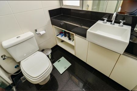 Apartamento à venda com 138m², 3 quartos e 3 vagas Apartamento à venda com 138m², 3 quartos e 3 vagasBanheiro Social