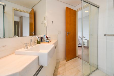 Apartamento à venda com 138m², 3 quartos e 3 vagas Apartamento à venda com 138m², 3 quartos e 3 vagasBanheiro Suíte