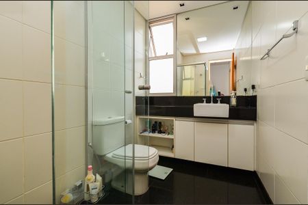 Apartamento à venda com 138m², 3 quartos e 3 vagas Apartamento à venda com 138m², 3 quartos e 3 vagasBanheiro Social