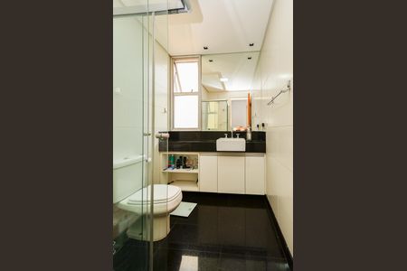 Apartamento à venda com 138m², 3 quartos e 3 vagas Apartamento à venda com 138m², 3 quartos e 3 vagasBanheiro Social