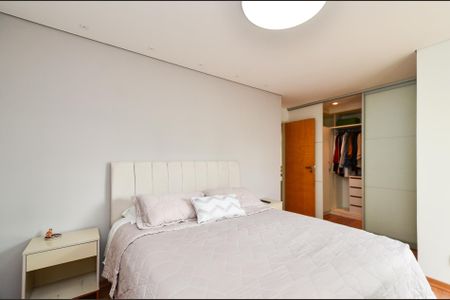 Apartamento à venda com 138m², 3 quartos e 3 vagas Apartamento à venda com 138m², 3 quartos e 3 vagasSuíte