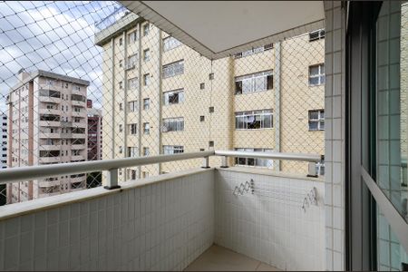 Apartamento à venda com 138m², 3 quartos e 3 vagas Apartamento à venda com 138m², 3 quartos e 3 vagasVaranda Suíte