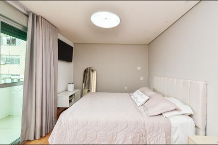 Apartamento à venda com 138m², 3 quartos e 3 vagas Apartamento à venda com 138m², 3 quartos e 3 vagasSuíte