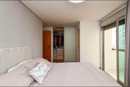 Apartamento à venda com 138m², 3 quartos e 3 vagas Apartamento à venda com 138m², 3 quartos e 3 vagasSuíte