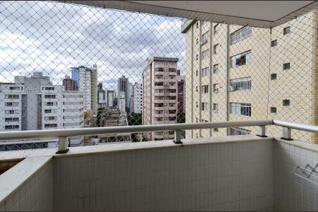 Apartamento à venda com 138m², 3 quartos e 3 vagas Apartamento à venda com 138m², 3 quartos e 3 vagasVaranda Suíte