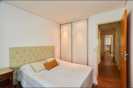 Apartamento à venda com 138m², 3 quartos e 3 vagas Apartamento à venda com 138m², 3 quartos e 3 vagasQuarto 2