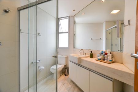Apartamento à venda com 138m², 3 quartos e 3 vagas Apartamento à venda com 138m², 3 quartos e 3 vagasBanheiro Suíte