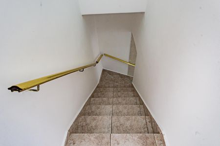 Casa à venda com 120m², 2 quartos e 1 vaga Casa à venda com 120m², 2 quartos e 1 vagaEscada