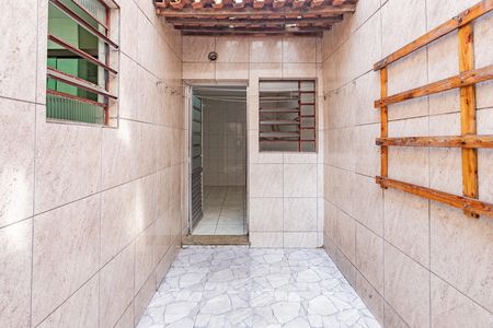 Casa à venda com 120m², 2 quartos e 1 vaga Casa à venda com 120m², 2 quartos e 1 vagaQuintal
