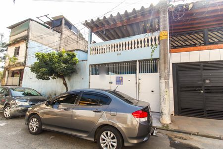Casa para alugar com 100m², 3 quartos e 2 vagas Casa para alugar com 100m², 3 quartos e 2 vagasFachada + Placa