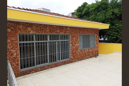 Casa para alugar com 320m², 3 quartos e 3 vagas Casa para alugar com 320m², 3 quartos e 3 vagasDetalhe - Varanda