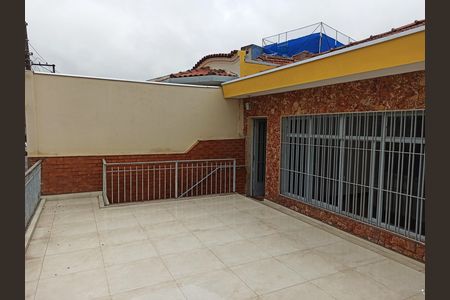 Casa para alugar com 320m², 3 quartos e 3 vagas Casa para alugar com 320m², 3 quartos e 3 vagasDetalhe - Varanda