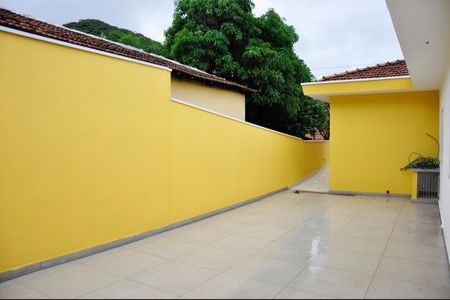 Casa para alugar com 320m², 3 quartos e 3 vagas Casa para alugar com 320m², 3 quartos e 3 vagasDetalhe - Quintal