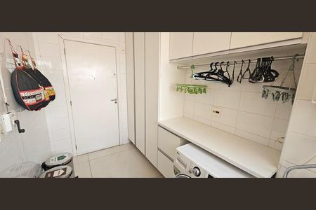 Apartamento à venda com 136m², 3 quartos e 3 vagas Apartamento à venda com 136m², 3 quartos e 3 vagasÁrea de serviço