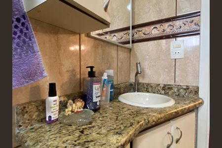 Apartamento à venda com 76m², 3 quartos e 1 vaga Apartamento à venda com 76m², 3 quartos e 1 vagaBanheiro