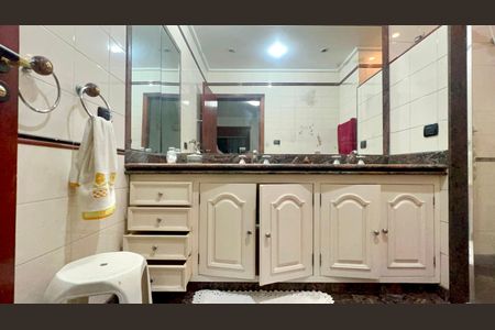 Casa à venda com 580m², 3 quartos e 5 vagasBanheiro da Suíte