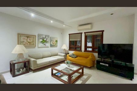 Casa à venda com 580m², 3 quartos e 5 vagasSala de TV