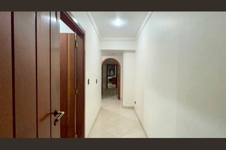 Casa à venda com 580m², 3 quartos e 5 vagasCorredor