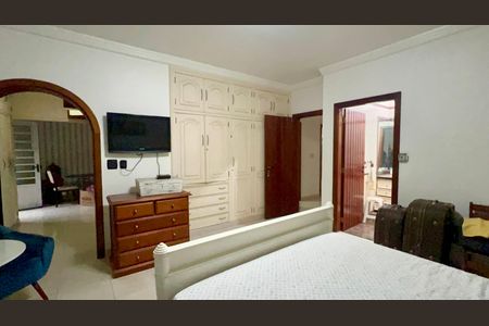 Casa à venda com 580m², 3 quartos e 5 vagasSuite