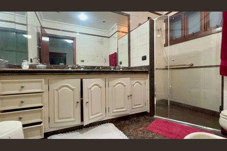 Casa à venda com 580m², 3 quartos e 5 vagasBanheiro da Suíte
