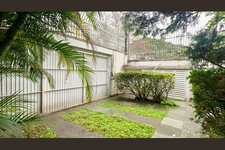 Garagem de casa à venda com 3 quartos, 580m² em Alto de Pinheiros, São Paulo