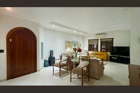 Casa à venda com 580m², 3 quartos e 5 vagasSala