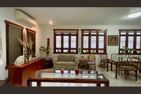Casa à venda com 580m², 3 quartos e 5 vagasSala