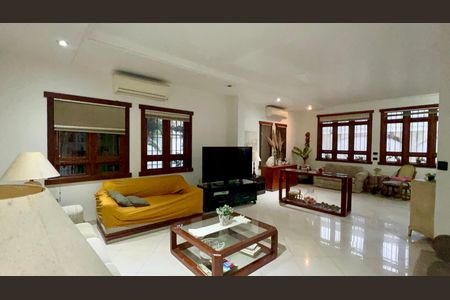 Casa à venda com 580m², 3 quartos e 5 vagasSala de TV