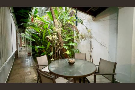 Casa à venda com 580m², 3 quartos e 5 vagasQuintal