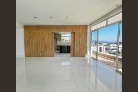 Casa de condomínio à venda com 700m², 5 quartos e 6 vagas Casa de condomínio à venda com 700m², 5 quartos e 6 vagasFoto 23