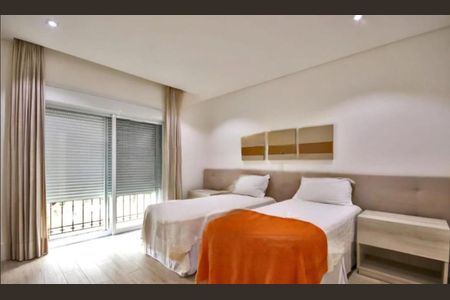 Foto 02 de casa de condomínio à venda com 4 quartos, 700m² em Alphaville, Santana de Parnaíba