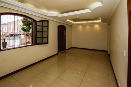 Casa para alugar com 6 quartos, 200m² em Planalto, Belo Horizonte
