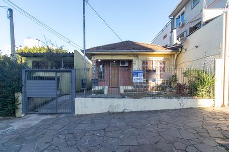 Fachada de casa à venda com 4 quartos, 360m² em Partenon, Porto Alegre