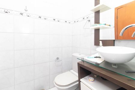 Banheiro Social de casa à venda com 4 quartos, 360m² em Partenon, Porto Alegre