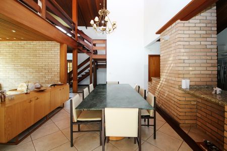 Casa de condomínio para alugar com 600m², 5 quartos e 4 vagas Casa de condomínio para alugar com 600m², 5 quartos e 4 vagasSala de Jantar