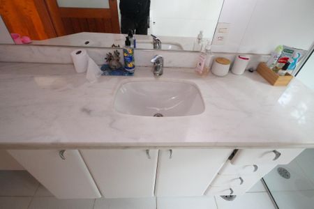 Casa de condomínio para alugar com 600m², 5 quartos e 4 vagas Casa de condomínio para alugar com 600m², 5 quartos e 4 vagasBanheiro Suíte 3