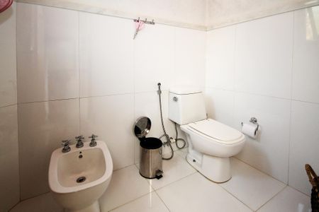Casa de condomínio para alugar com 600m², 5 quartos e 4 vagas Casa de condomínio para alugar com 600m², 5 quartos e 4 vagasBanheiro Suíte 2