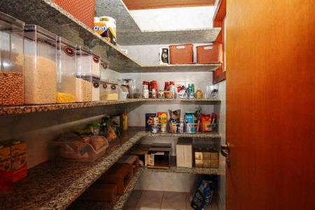 Casa de condomínio para alugar com 600m², 5 quartos e 4 vagas Casa de condomínio para alugar com 600m², 5 quartos e 4 vagasDespensa