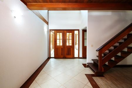 Casa de condomínio para alugar com 600m², 5 quartos e 4 vagas Casa de condomínio para alugar com 600m², 5 quartos e 4 vagasSala de Entrada