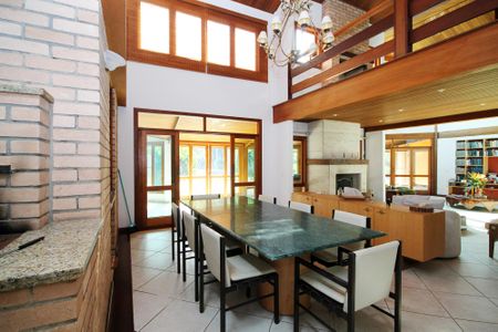 Casa de condomínio para alugar com 600m², 5 quartos e 4 vagas Casa de condomínio para alugar com 600m², 5 quartos e 4 vagasSala de Jantar