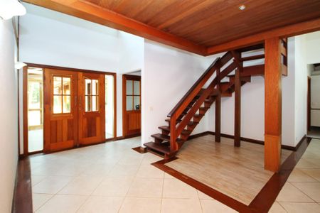 Casa de condomínio para alugar com 600m², 5 quartos e 4 vagas Casa de condomínio para alugar com 600m², 5 quartos e 4 vagasSala de Entrada
