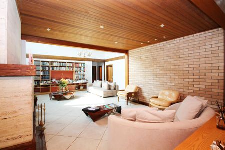 Casa de condomínio para alugar com 600m², 5 quartos e 4 vagas Casa de condomínio para alugar com 600m², 5 quartos e 4 vagasSala 2
