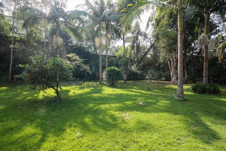 Casa de condomínio para alugar com 600m², 5 quartos e 4 vagas Casa de condomínio para alugar com 600m², 5 quartos e 4 vagasQuintal