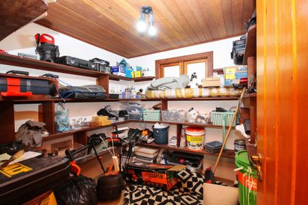 Casa de condomínio para alugar com 600m², 5 quartos e 4 vagas Casa de condomínio para alugar com 600m², 5 quartos e 4 vagasDepósito
