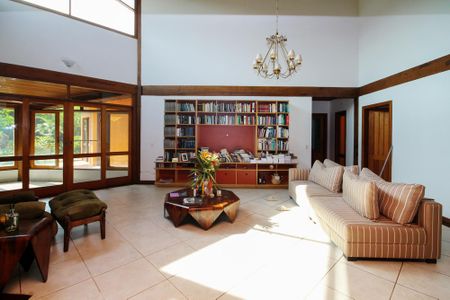 Casa de condomínio para alugar com 600m², 5 quartos e 4 vagas Casa de condomínio para alugar com 600m², 5 quartos e 4 vagasSala de Estar