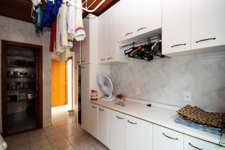 Casa de condomínio para alugar com 600m², 5 quartos e 4 vagas Casa de condomínio para alugar com 600m², 5 quartos e 4 vagasLavanderia