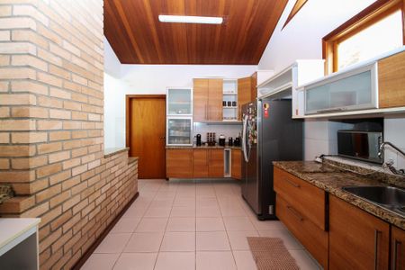 Casa de condomínio para alugar com 600m², 5 quartos e 4 vagas Casa de condomínio para alugar com 600m², 5 quartos e 4 vagasCozinha