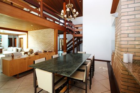 Casa de condomínio para alugar com 600m², 5 quartos e 4 vagas Casa de condomínio para alugar com 600m², 5 quartos e 4 vagasSala de Jantar